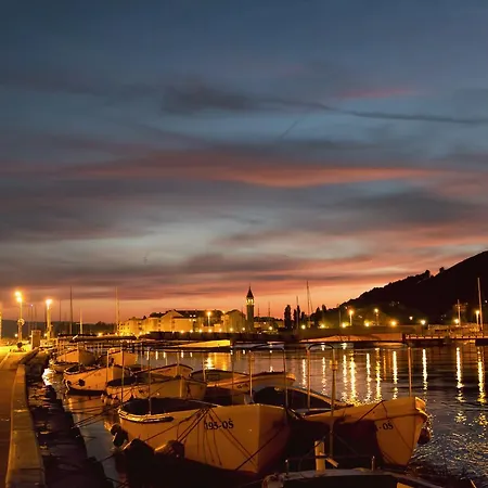 Apartment Omis Holiday Lejlighed Omiš