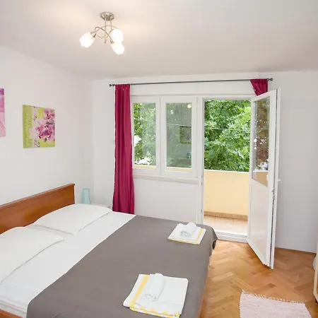 Apartment Omis Holiday * Omiš